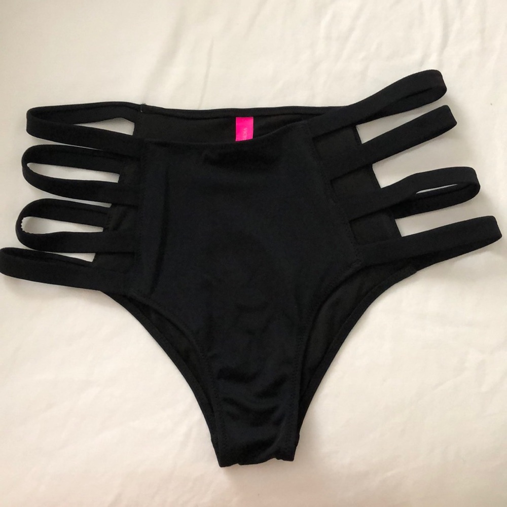 Amazing, sexy cutout bathing suit bottom!